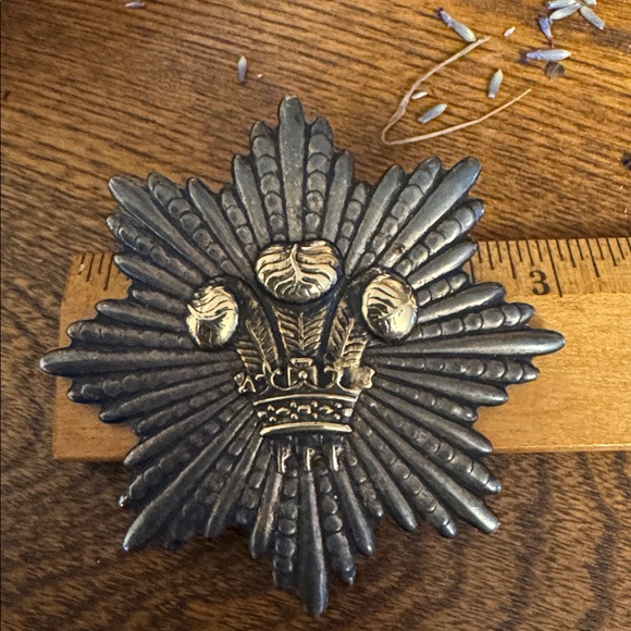 Vintage Antique Gold and Silver toned metal Brooch/Pin of military style - Picture 4 of 4